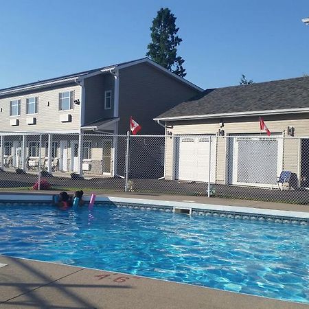 Fox Motor Inn Greater Napanee Eksteriør billede
