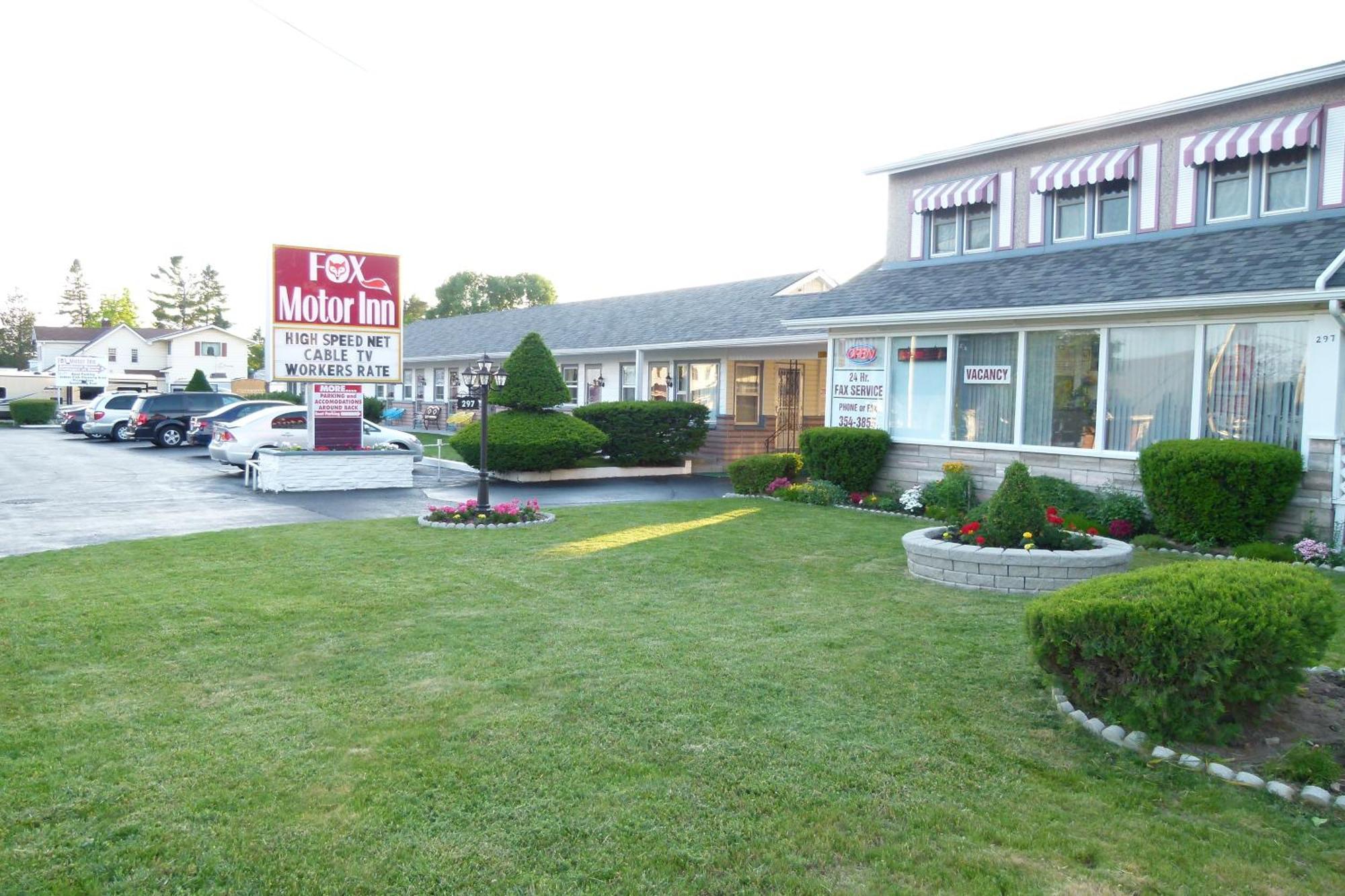 Fox Motor Inn Greater Napanee Eksteriør billede