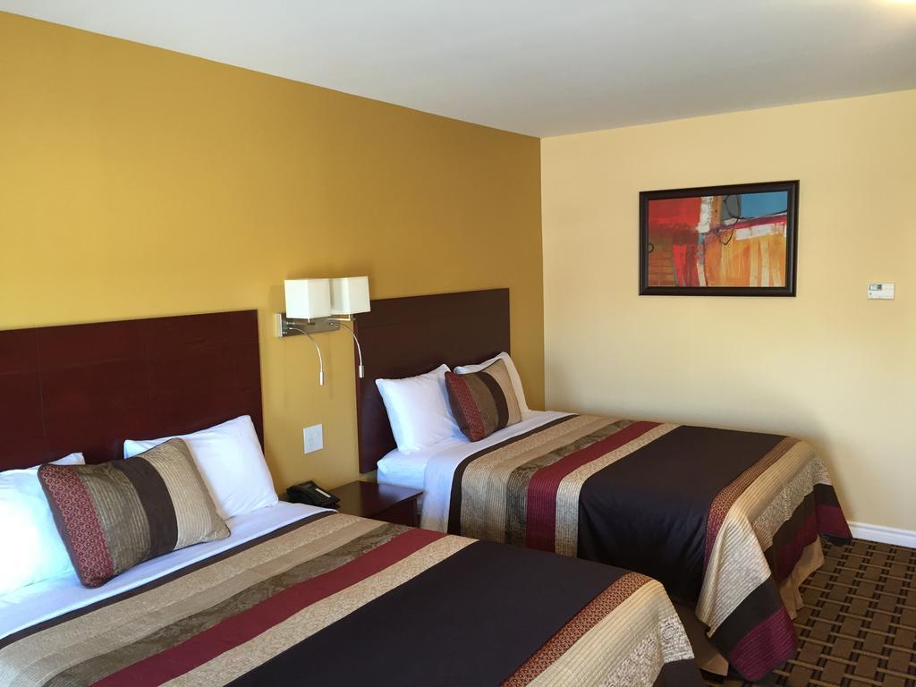 Fox Motor Inn Greater Napanee Eksteriør billede