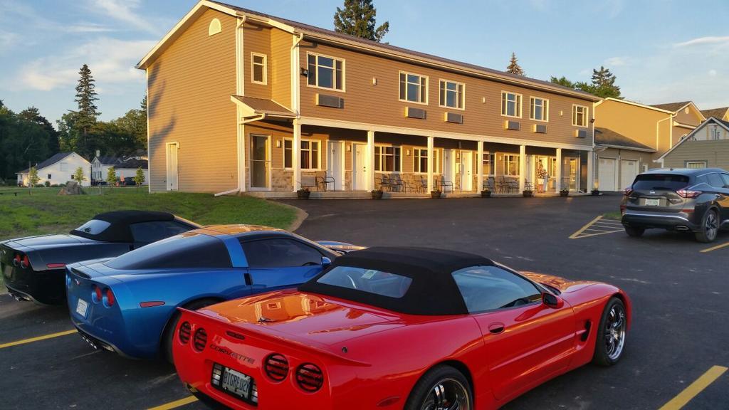 Fox Motor Inn Greater Napanee Eksteriør billede