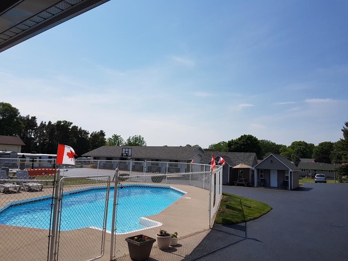 Fox Motor Inn Greater Napanee Eksteriør billede