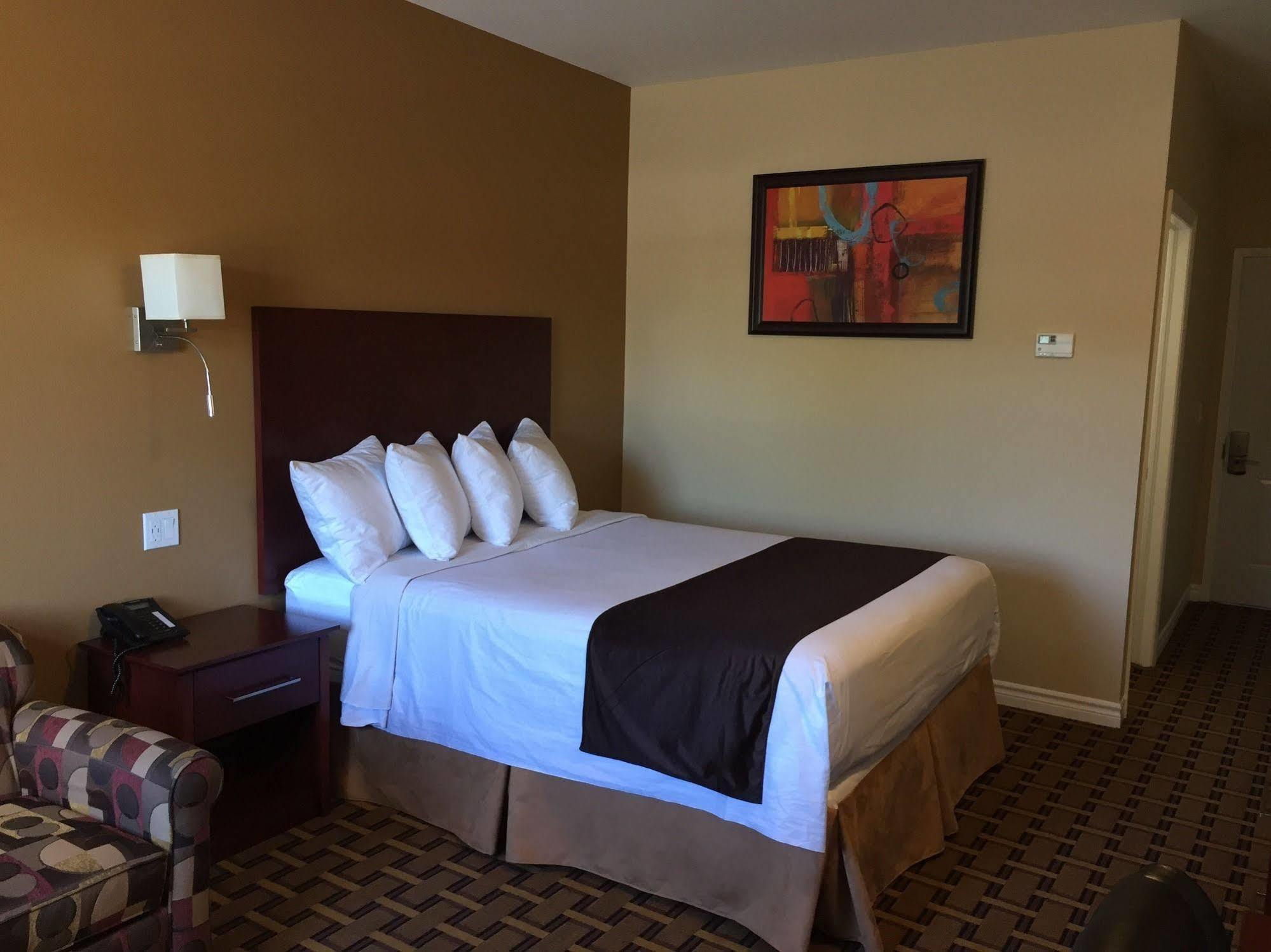 Fox Motor Inn Greater Napanee Eksteriør billede