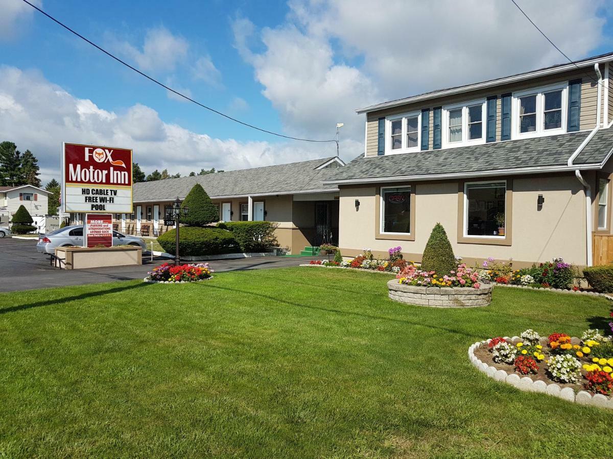 Fox Motor Inn Greater Napanee Eksteriør billede