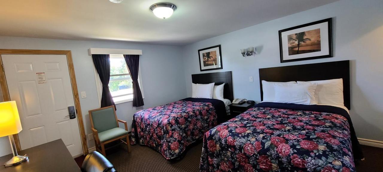 Fox Motor Inn Greater Napanee Eksteriør billede